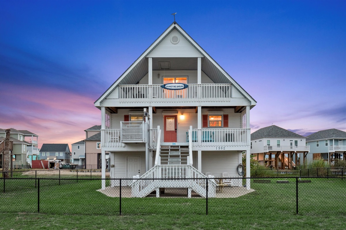 7dfc51b5eb56436c9d4f329522025b31 Large | Beachhouse | Texas | TX | Vacation Homes | Galveston | Crystal Beach | Kokomo | Breezy Days | Beachfront Elegance | Sunrise Serenity | Southern Sands Property Management, LLC