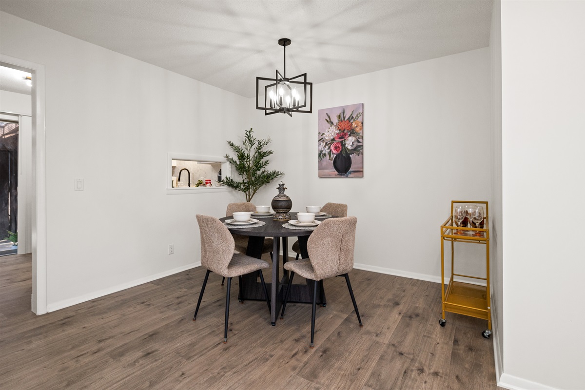 Feel comfortable with enough seating for 4 for family dinners.