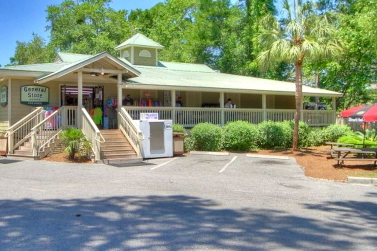 Palmetto Dunes general store