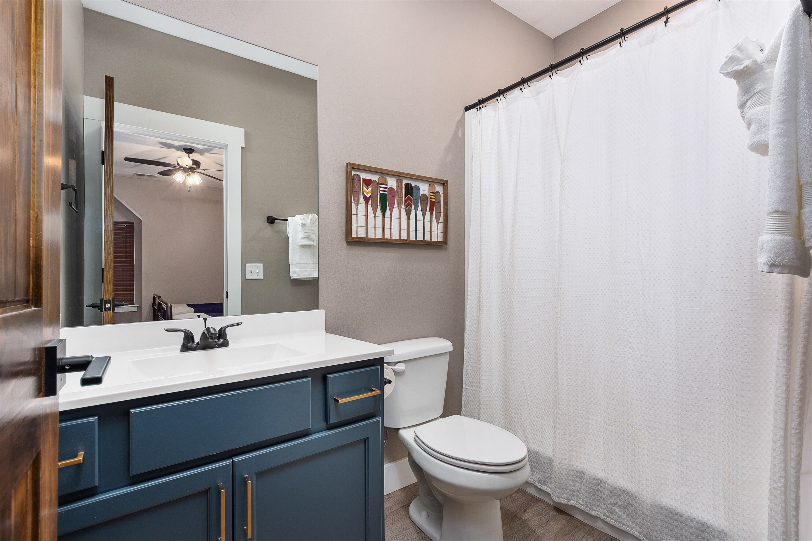 Upper Level Attached Full Bathroom