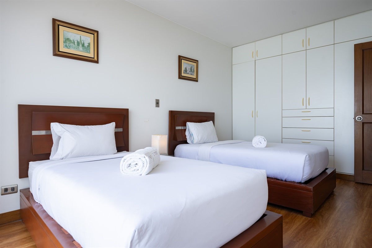 Wake up to panoramic ocean views in this bright, twin-bed room 