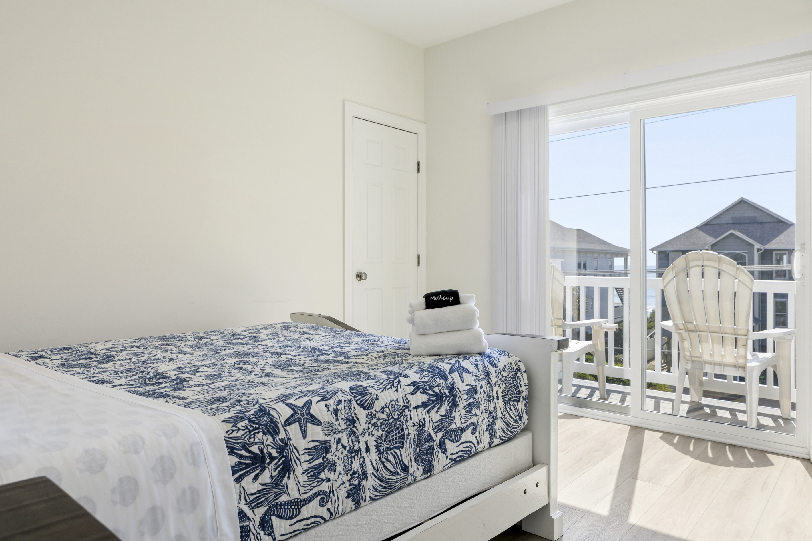 Bed & bath linens provided
