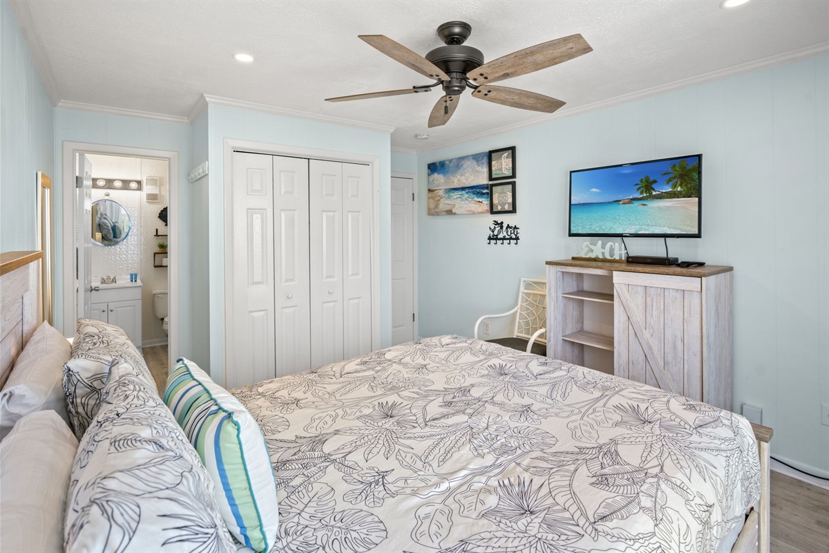 Main Bedroom With Queen Bed