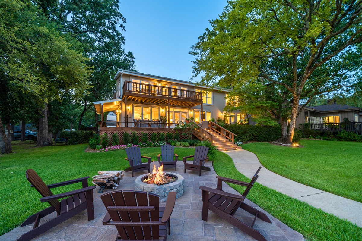 This backyard was made for making memories &mdash; spacious, green, and perfectly lit for evenings under the stars.