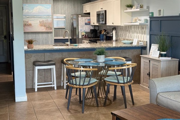 Dining/Bar Area