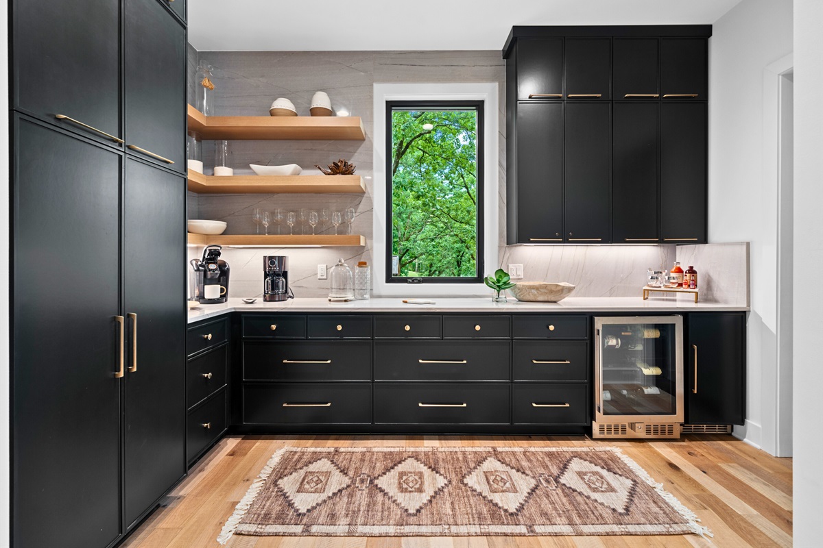 ooking is a delight in this spacious and light-filled kitchen, with stunning views to match. The large windows bring in plenty of natural light.