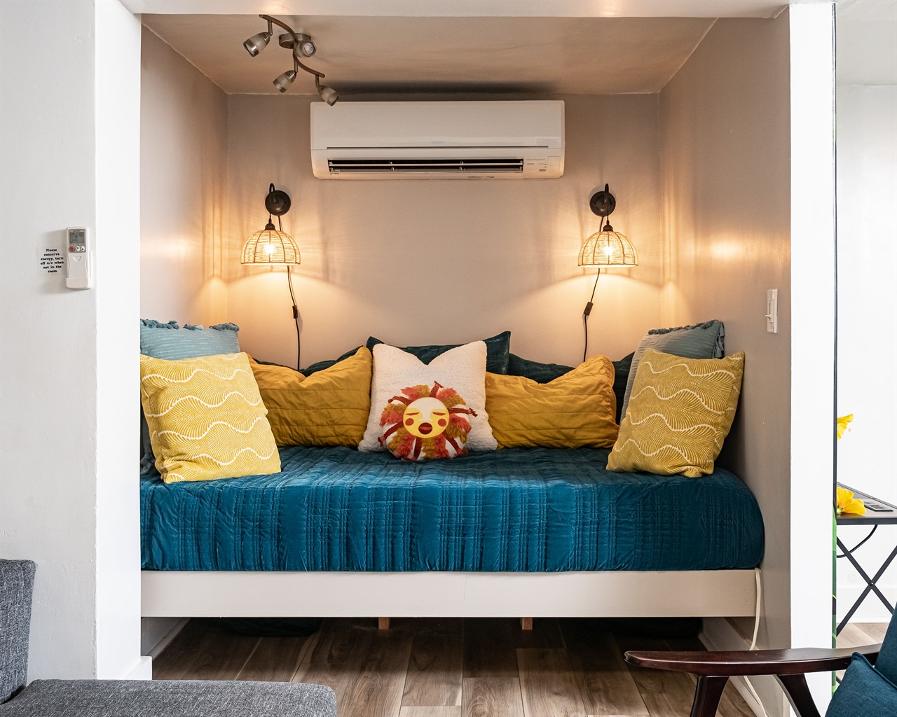 daybed / sleeping nook