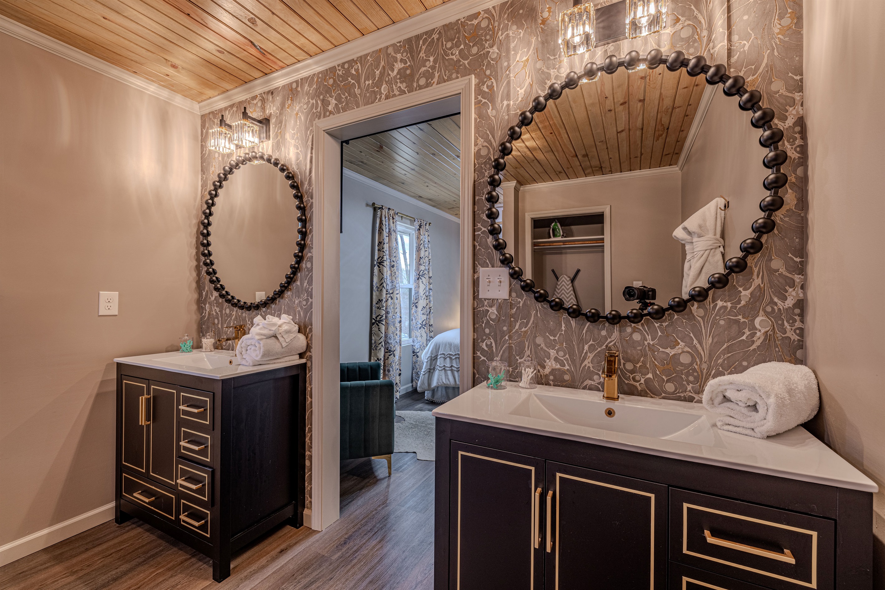 Prepare for a day of exploration at your private double vanity, designed with plenty of room and stylish details to make your routine feel like a luxury.
