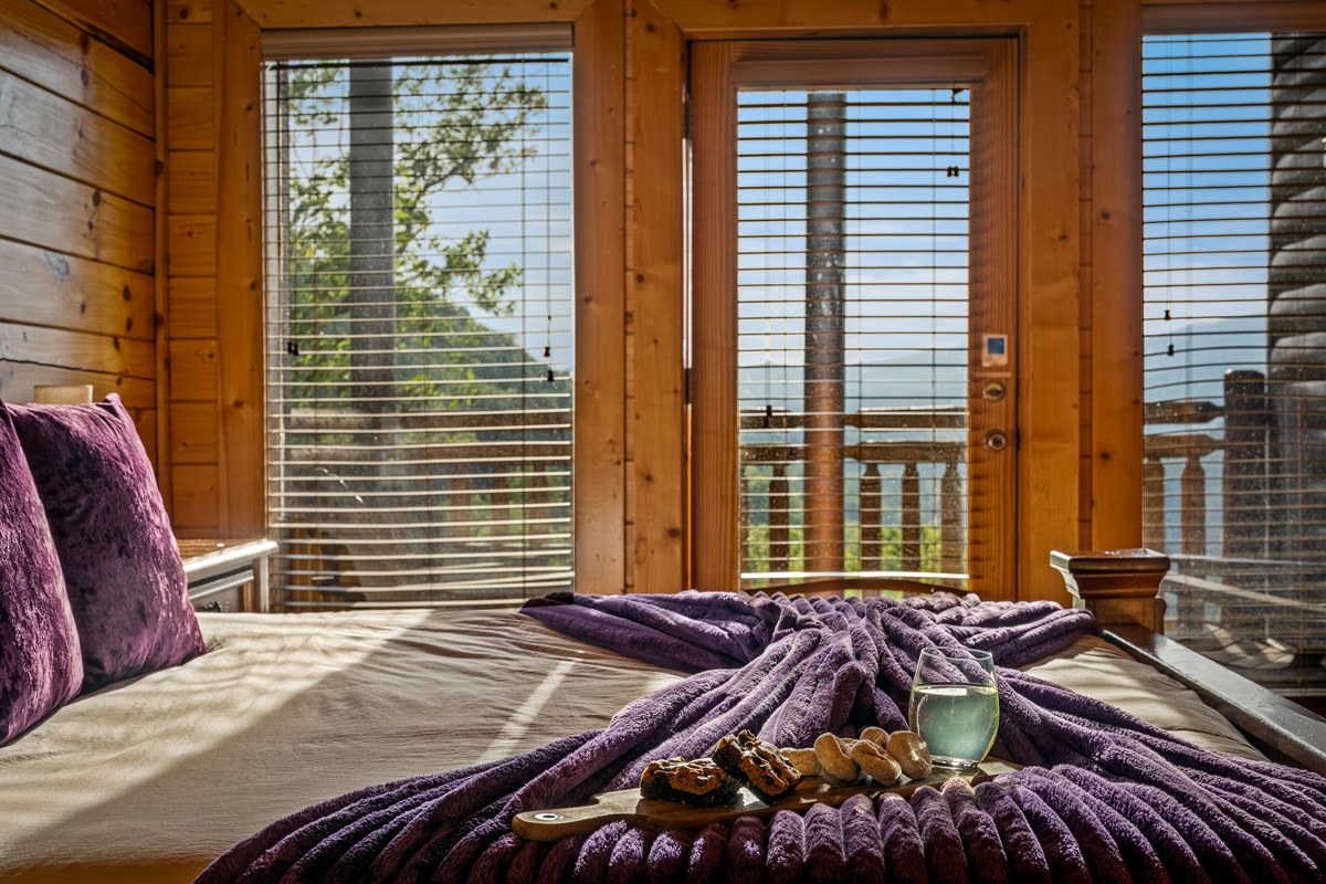Kind BR suite 2 (3rd level) with private deck
