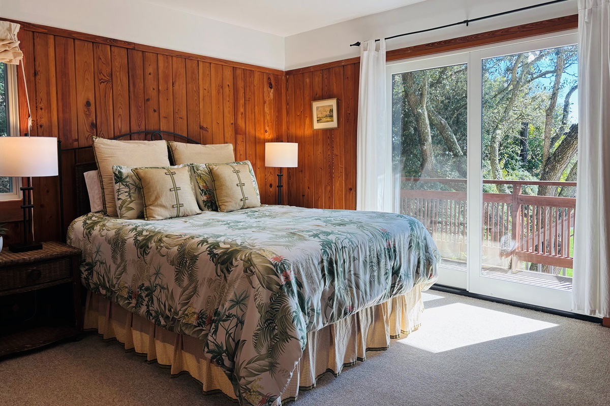 Upstairs queen - ensuite shower