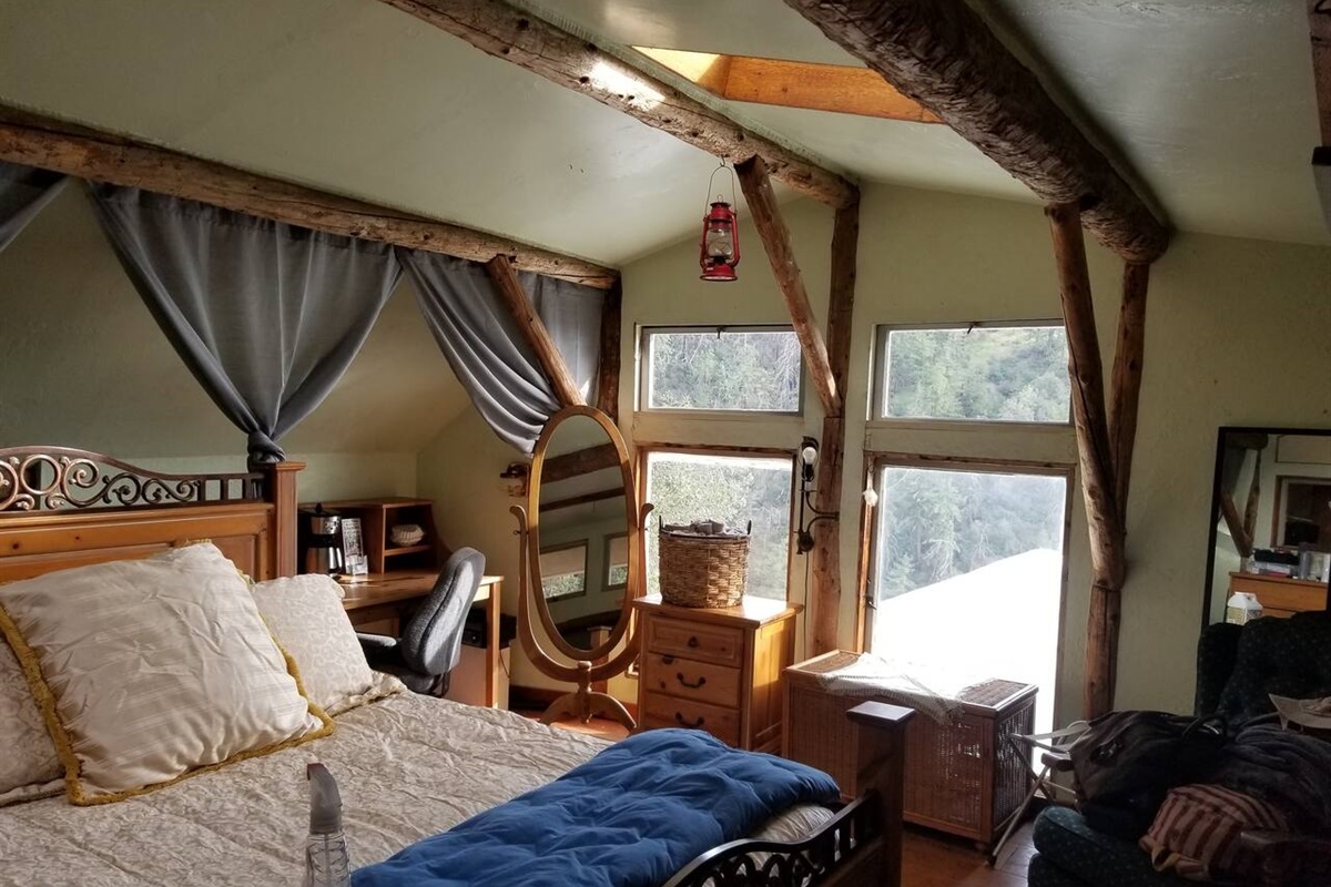 Queen bed in bedroom