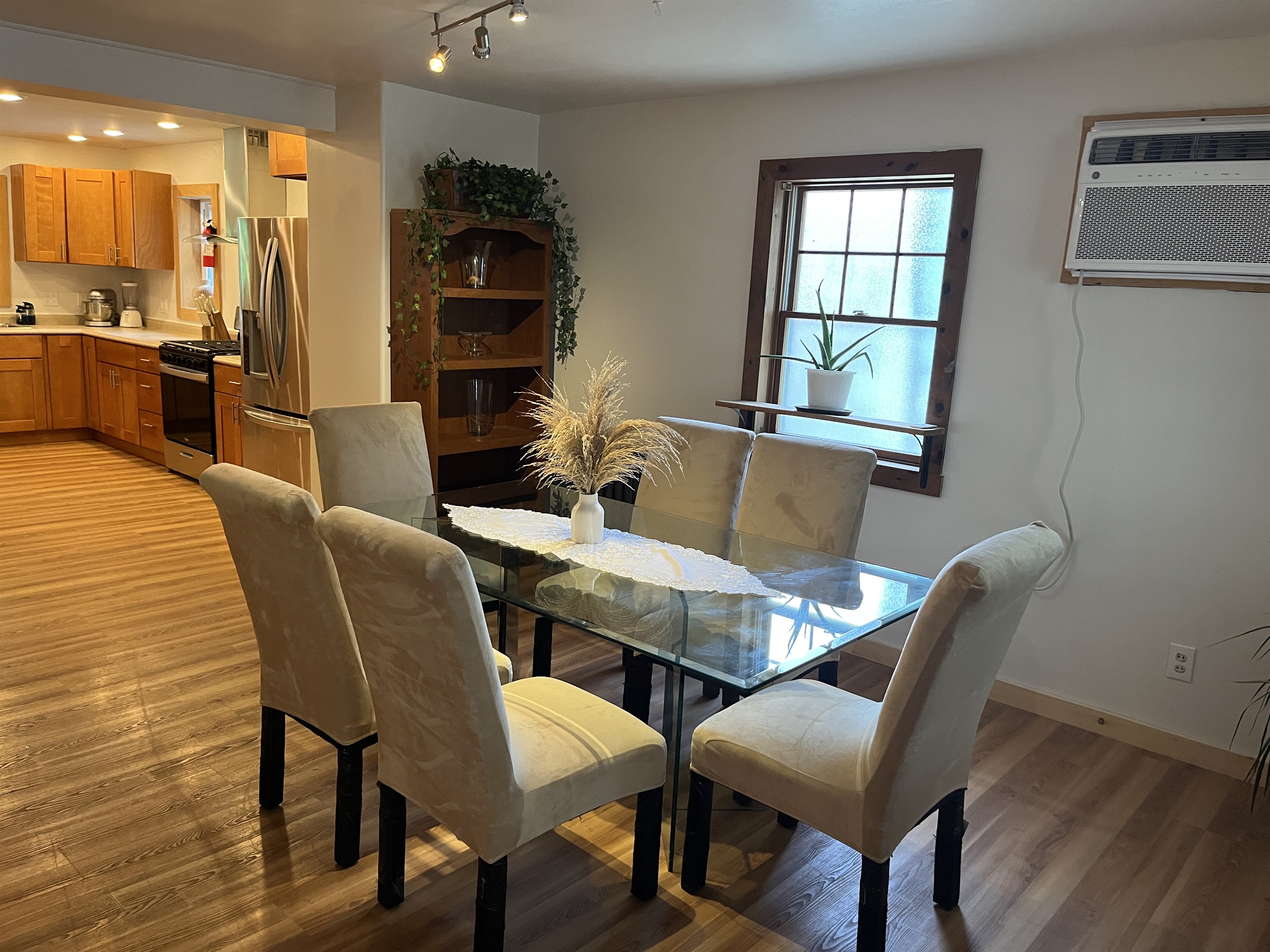 Dining room into kitchen