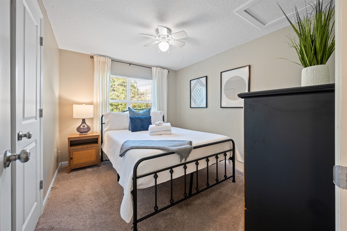 Bedroom 3 | Queen Bed