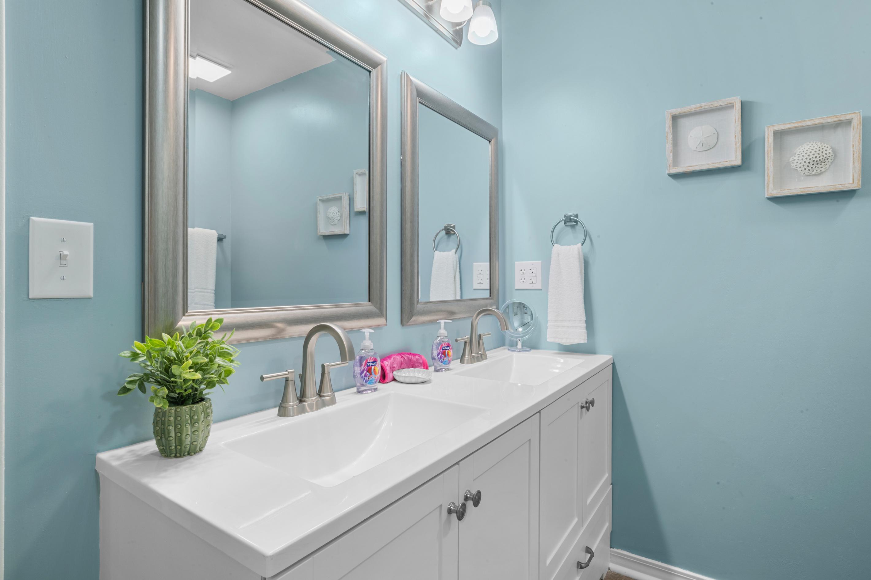 Master bath en suite with double vanities.