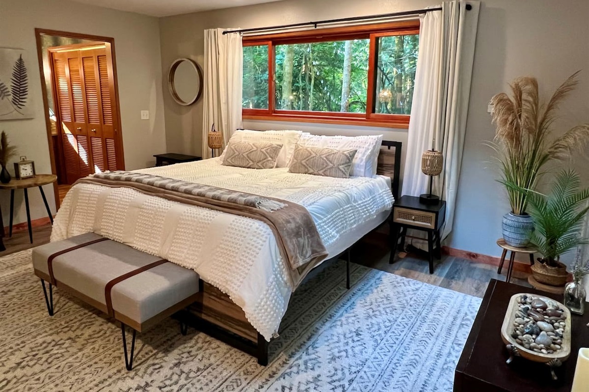 Private Master Bedroom with ensuite Bathroom