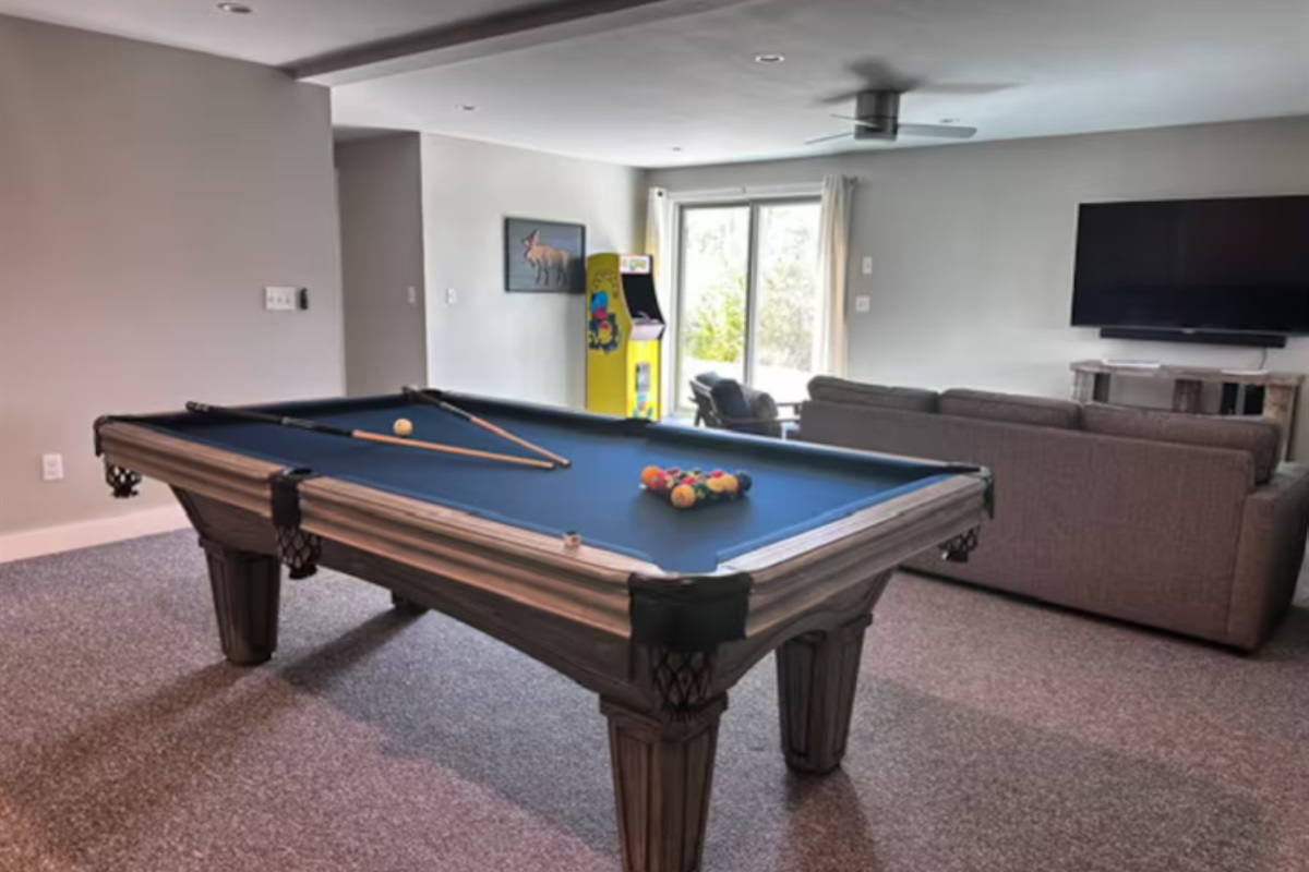 Your Bethel getaway isn’t complete without a few games on the pool table.