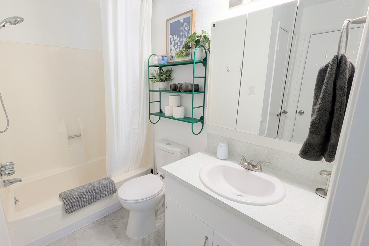 Full sized bath is shared between the two bedrooms. Stocked with shampoo, conditioner, body wash, and extra toiletries, guests will have plenty of plush towels and supplies. 