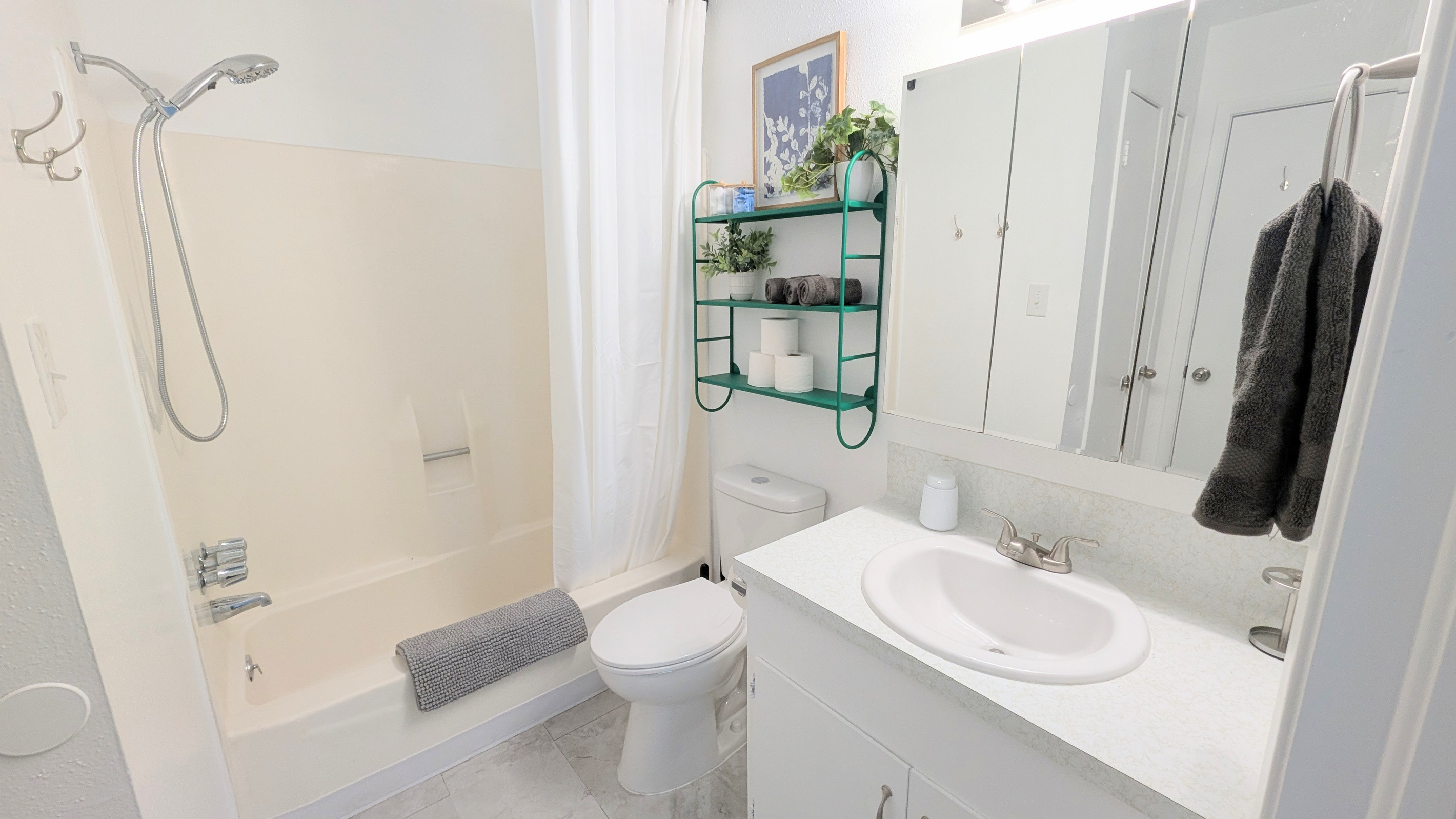 Full sized bath is shared between the two bedrooms. Stocked with shampoo, conditioner, body wash, and extra toiletries, guests will have plenty of plush towels and supplies. 