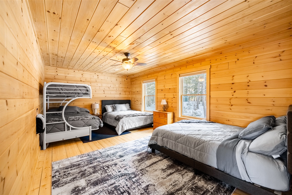 4th Bedroom with 2 Queen beds, and Full size bottom bunk with twin top bunk.