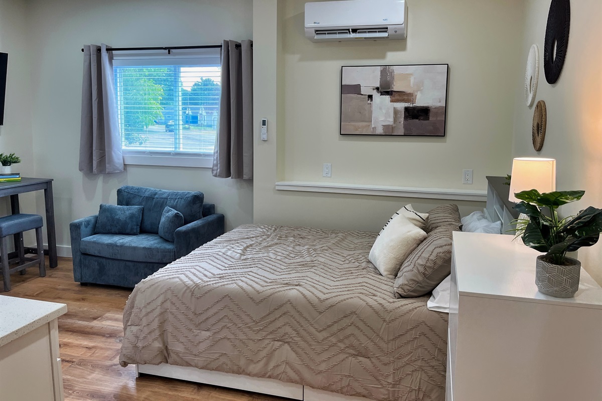 Queen bed with Twin sleeper