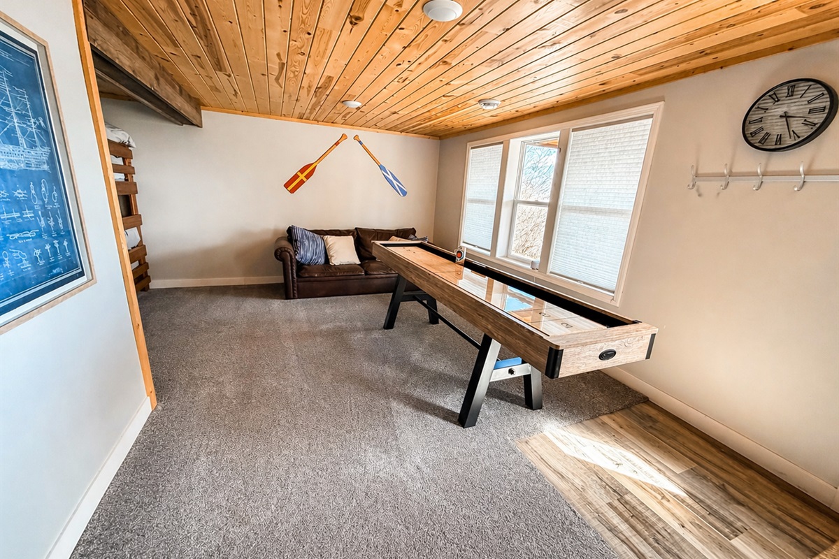 Head downstairs to the game area and unwind with a round of shuffleboard. It is perfect for rainy days, friendly competition or relaxing together after a full day exploring Black Beach, Split Rock Lighthouse!