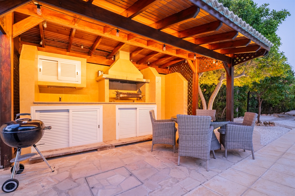 The outdoor kitchen lets you channel your inner grill master. With a traditional Cypriot foukou rotisserie grill for succulent souvlaki skewers or use the Weber kettle grill for steaks and similar, you can have an unforgettable BBQ night.