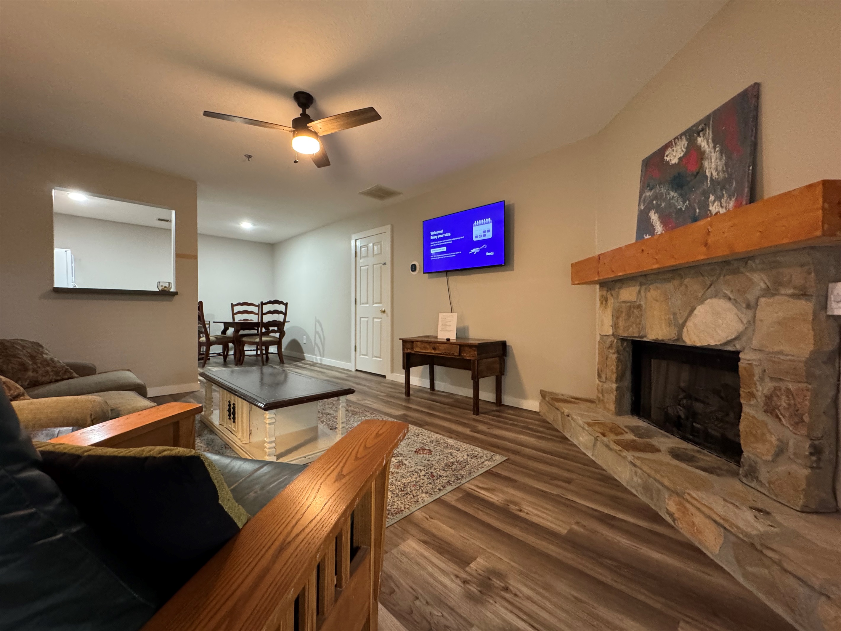 🔥 Unwind by the fireplace after a day of exploring Helen and stream your favorite shows on Roku.