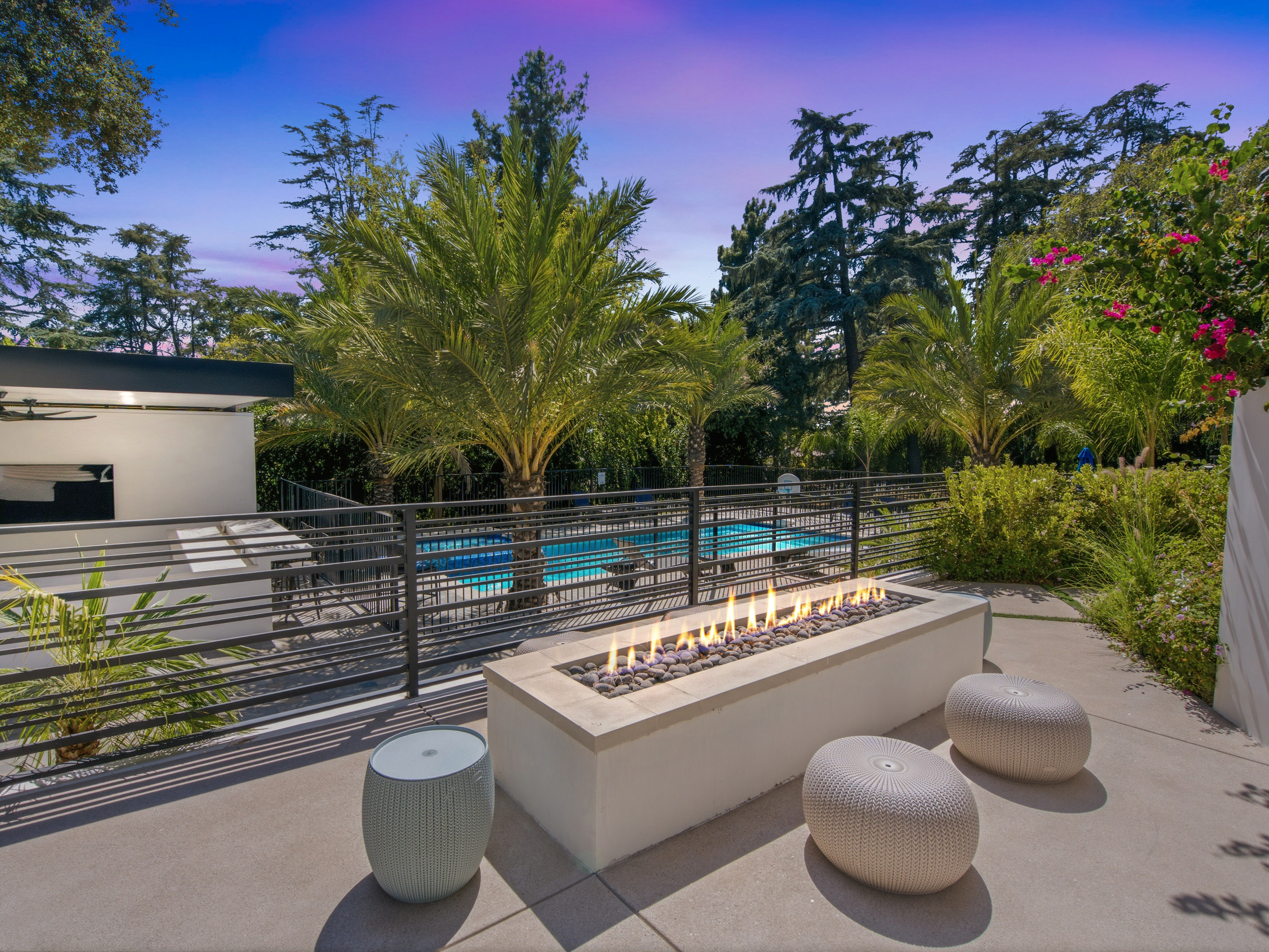 Everything you need for a relaxing day by the pool, all in one space.