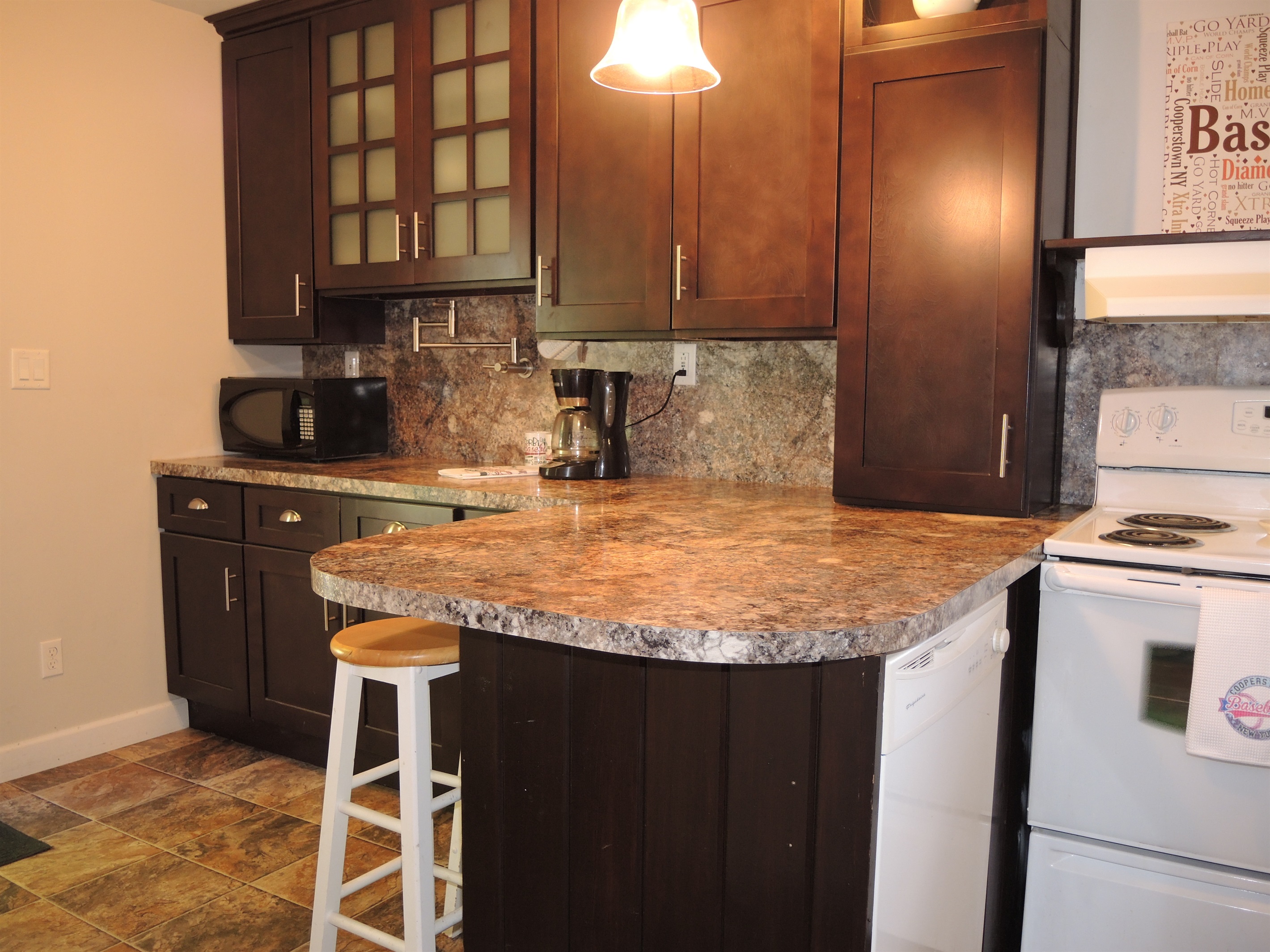Breakfast bar in the kitchen.