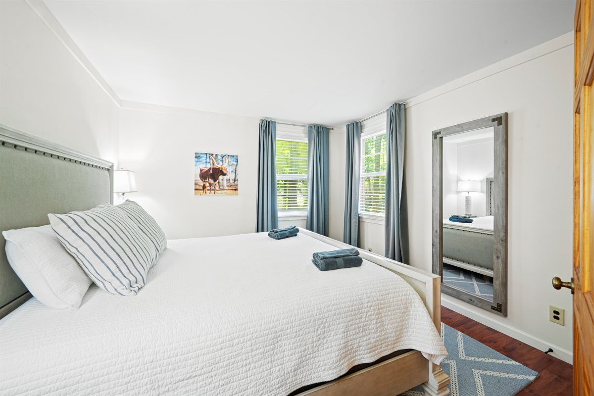 Master Bedroom | King Bed