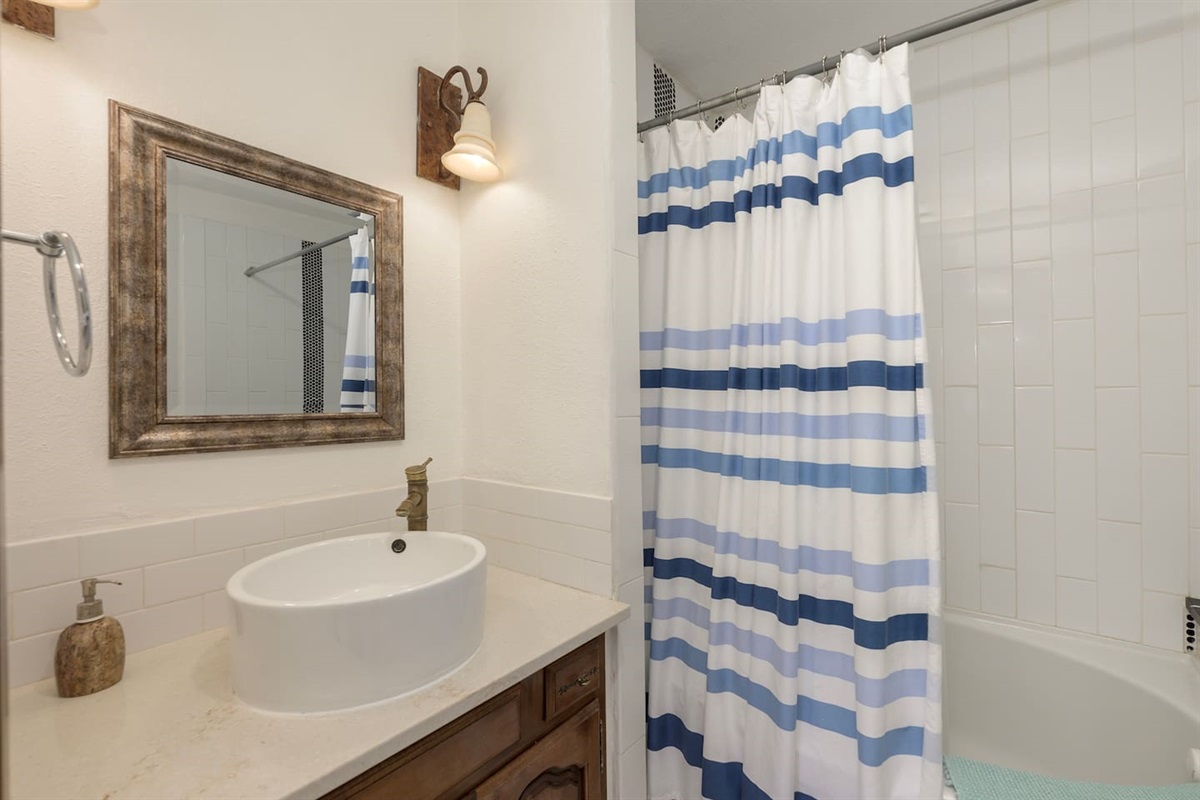 Hallway bath upstairs for bedrooms 5 and 4