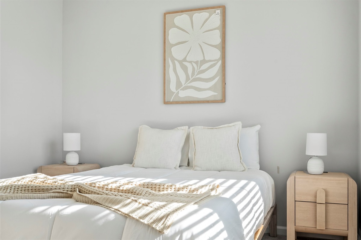 Second bedroom with Queen Bed