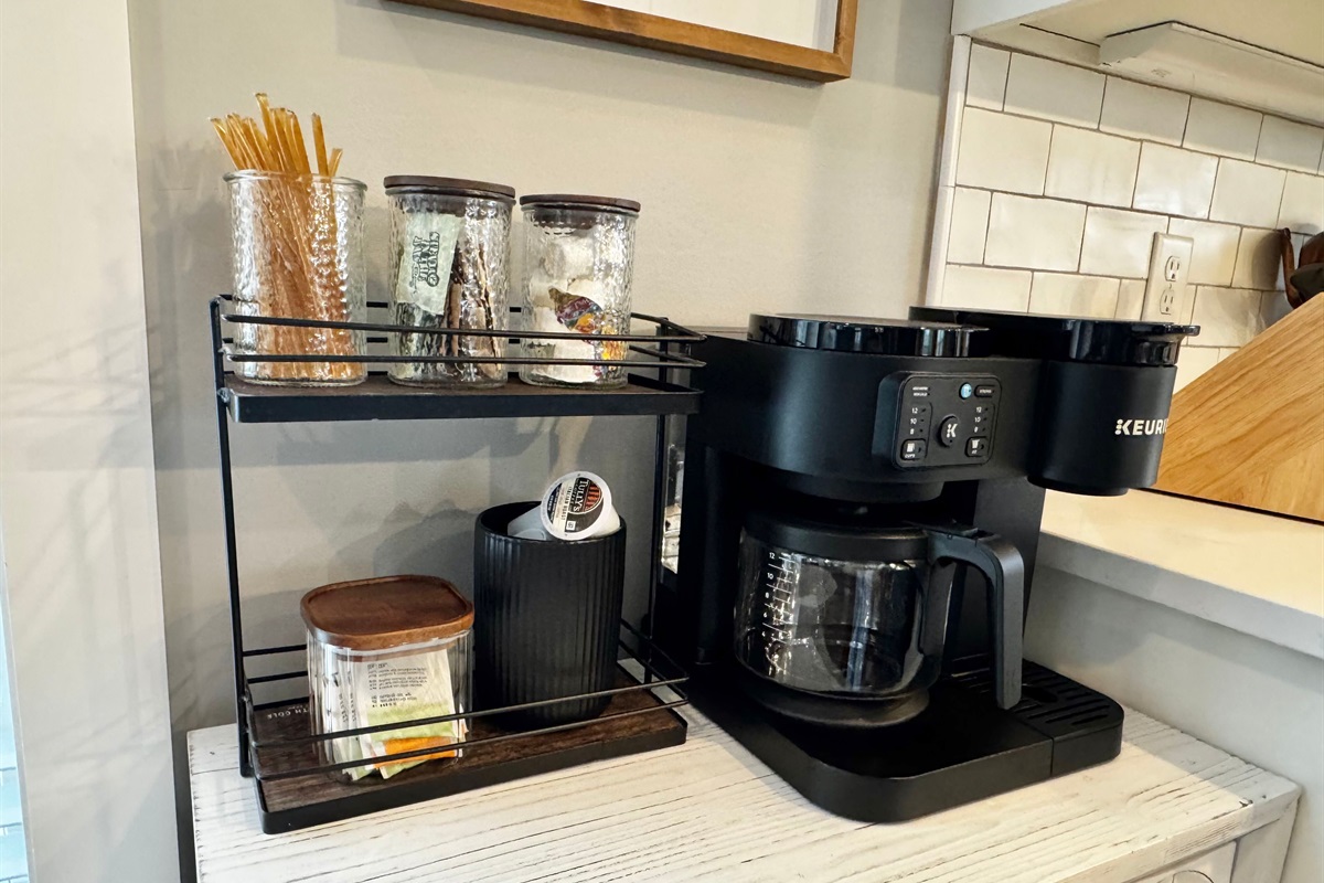 Our Keurig Duo makes single k-cups or full pots for the serious coffee drinkers! Bring your favorite ground coffee for the full pot option. We provide filters, k-cups, half and half, sugar, stevia, and a variety of teas with honey sticks!