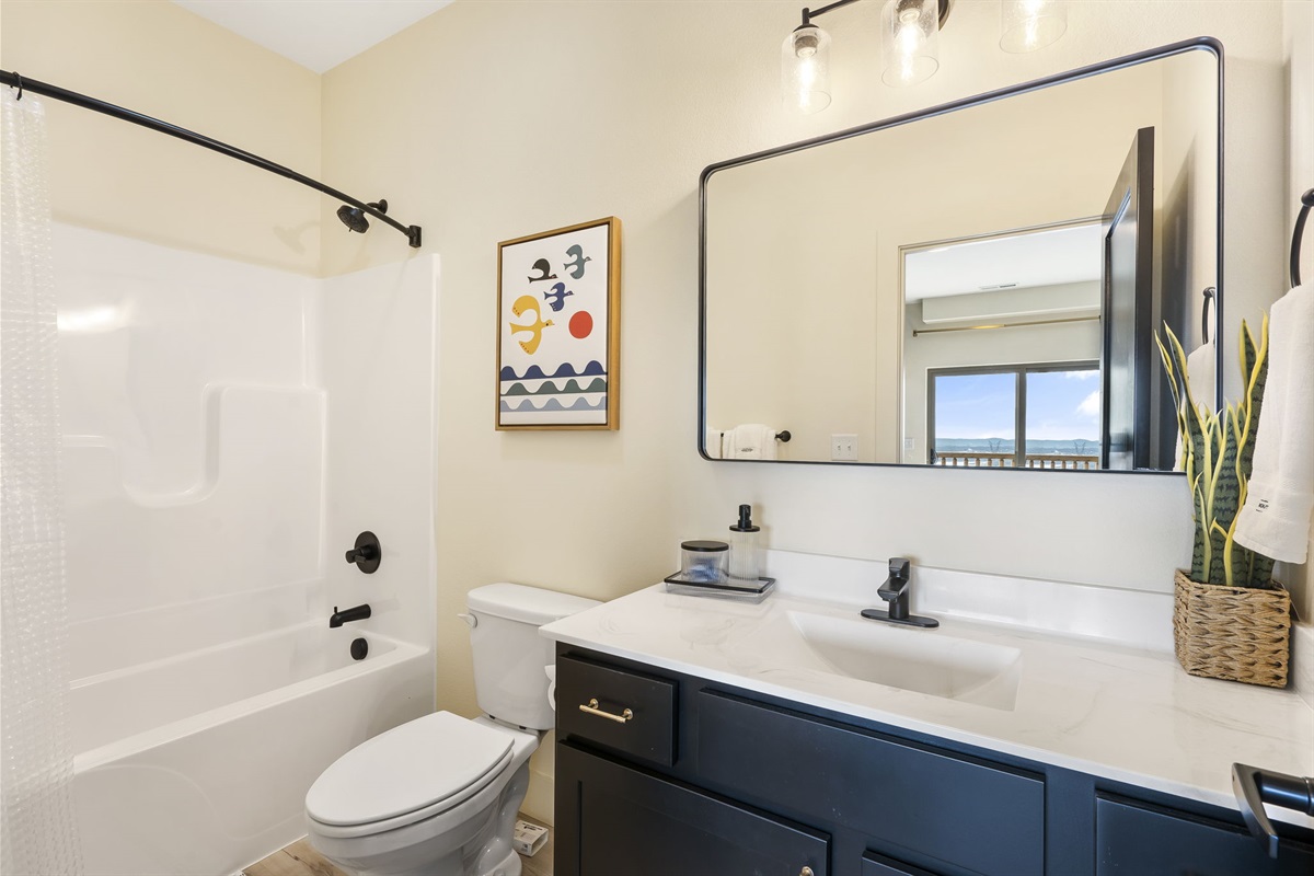 Bunk room ensuite bath