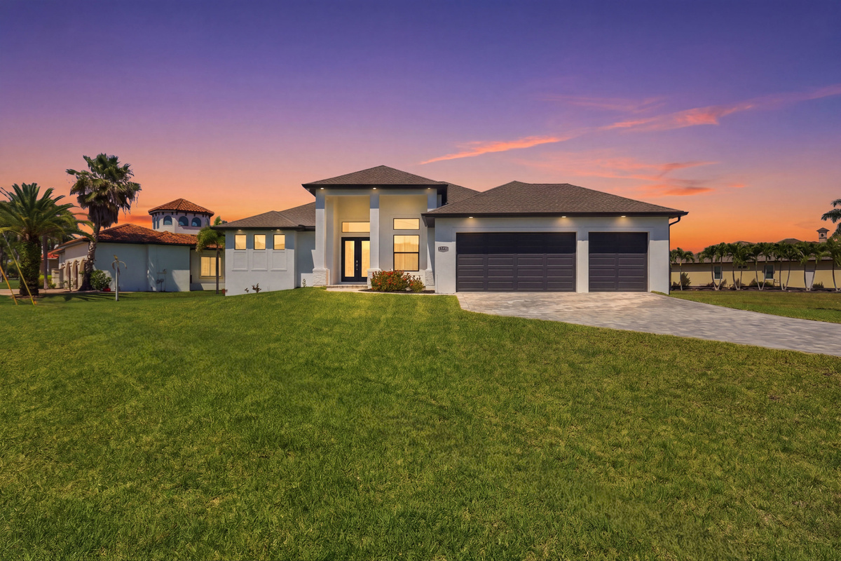 Exterior - Large 3 car garage available for guest use