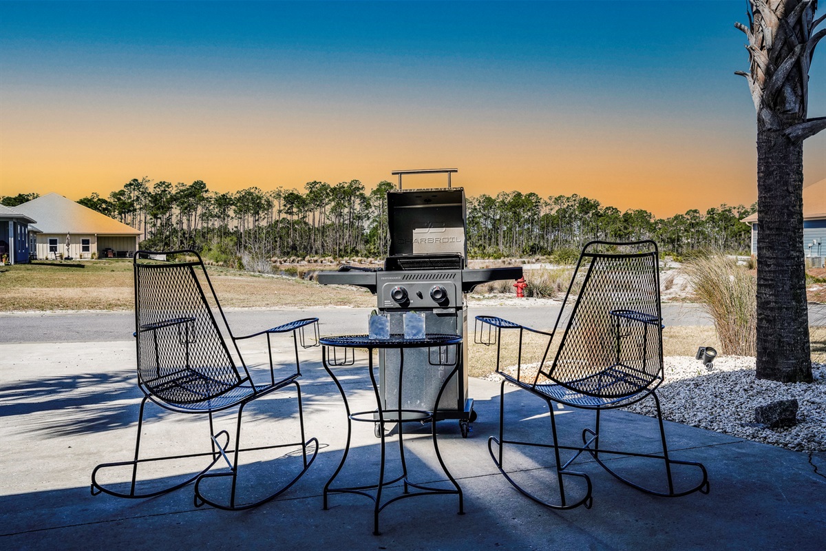 Outdoor seating | dining | grill
