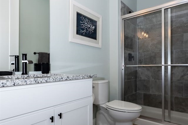 Bathroom 3 en suite with shower