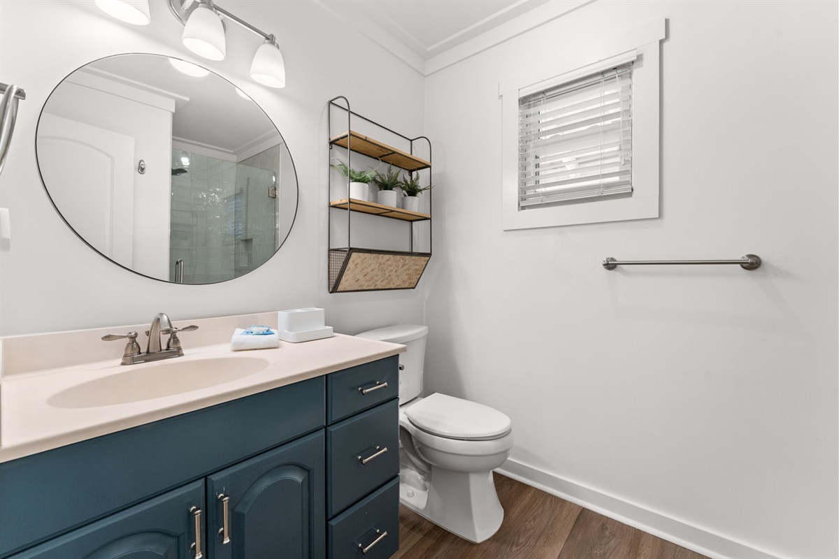 Polished 3rd-floor hall bath, conveniently located near the Queen bedroom.