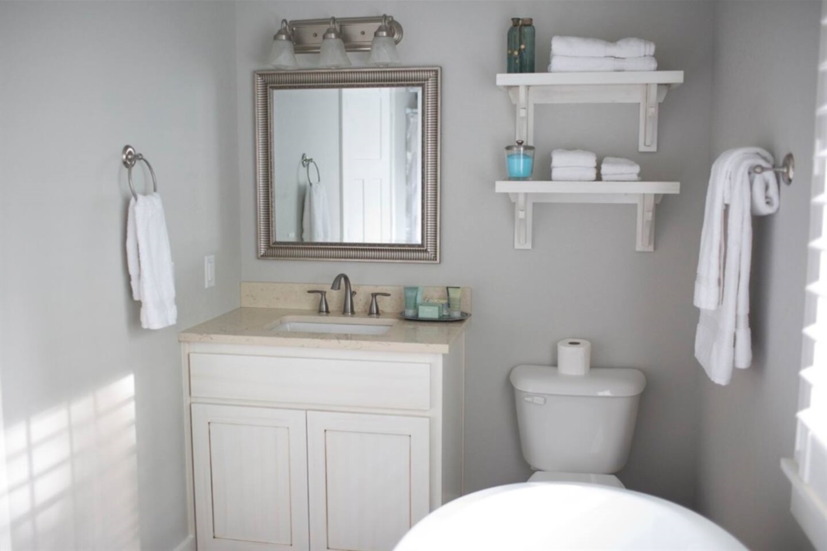 Upstairs bathroom with clawfoot tub and shower in arkansas cabin rental