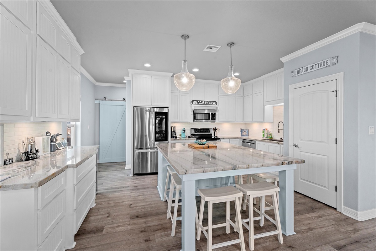 7f0a9c6f52c9437eb5d49135eeacc2bb Large | Beachhouse | Texas | TX | Vacation Homes | Galveston | Crystal Beach | Kokomo | Breezy Days | Beachfront Elegance | Sunrise Serenity | Southern Sands Property Management, LLC