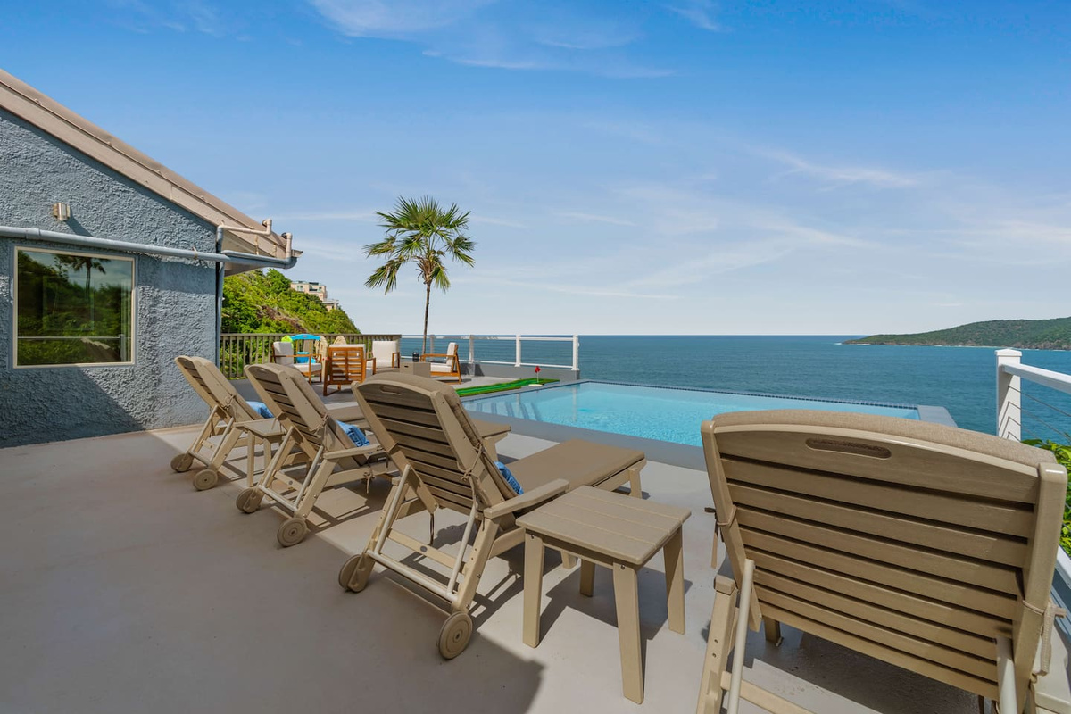 Pool with panoramic views of the ocean and island chain! 
