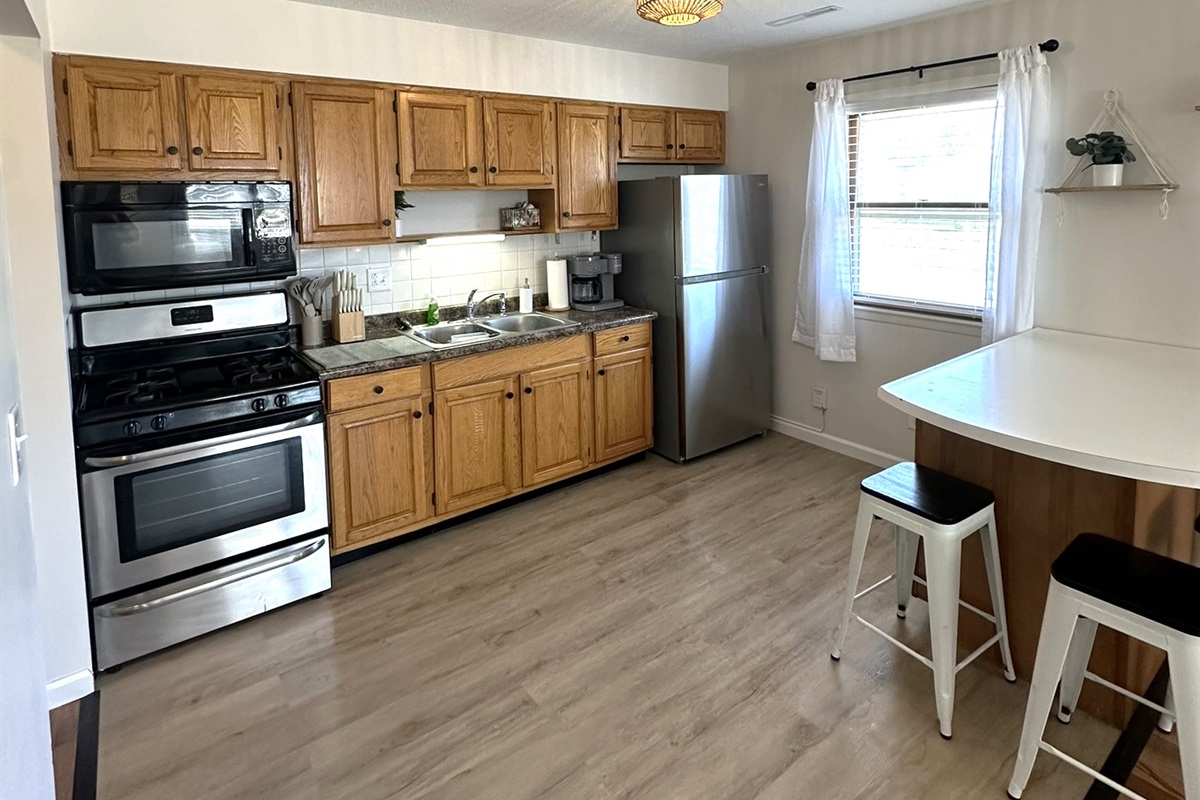 Fully stocked kitchen with K-cup and regular coffee machine