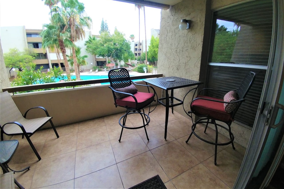 Perfect outdoor area for meals!