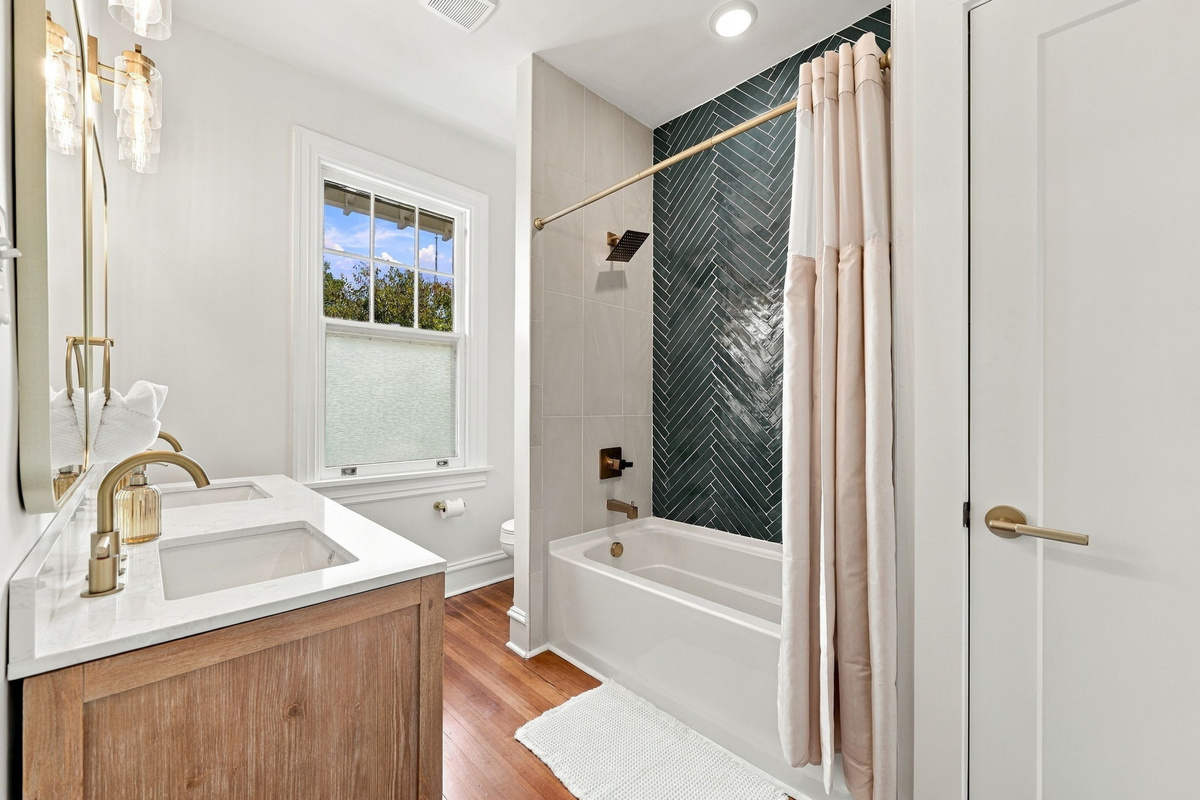 Bathroom Oasis: Stylish features with gleaming fixtures and a relaxing tub await you!