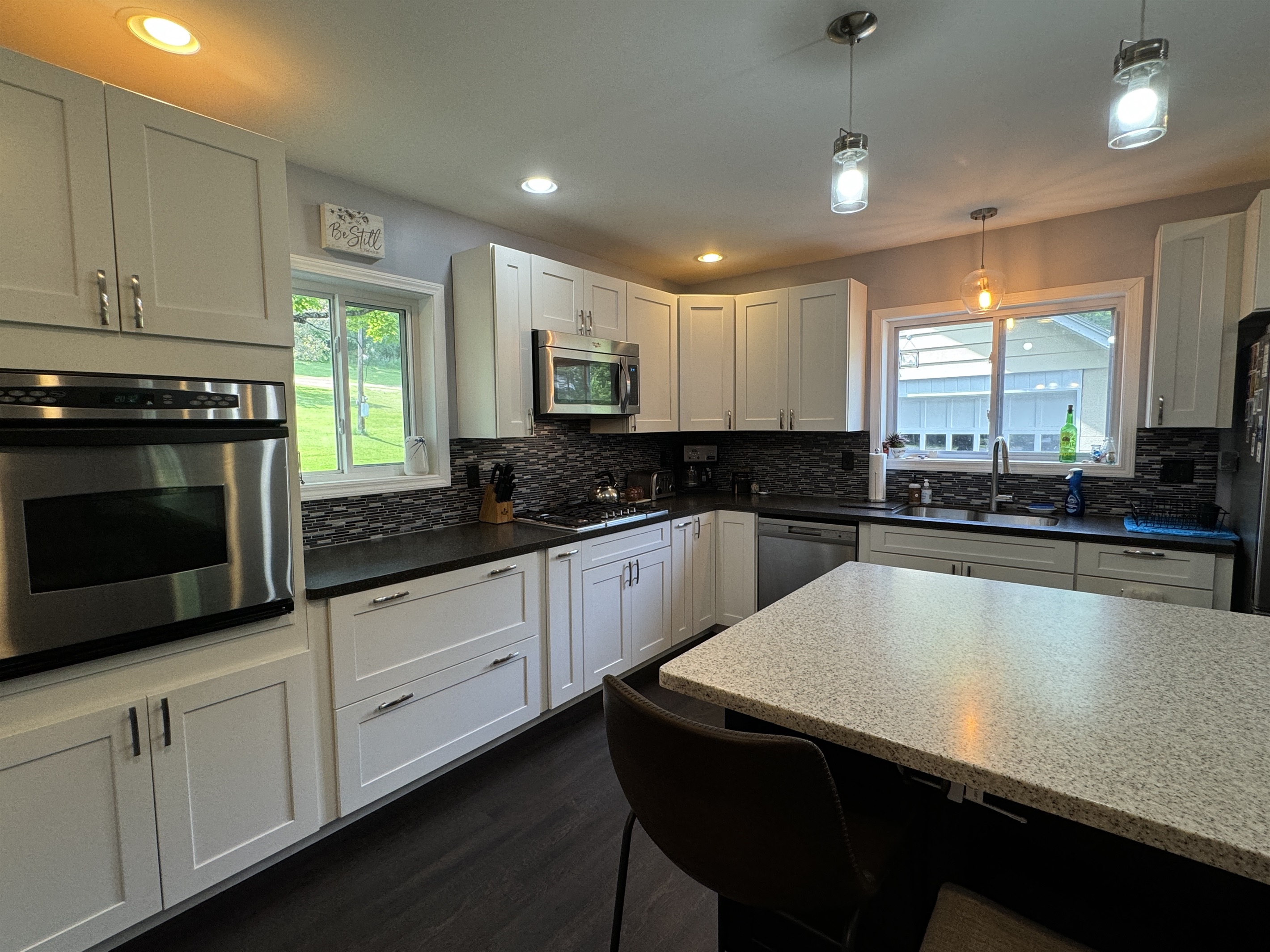 Wall oven and gas cooktop