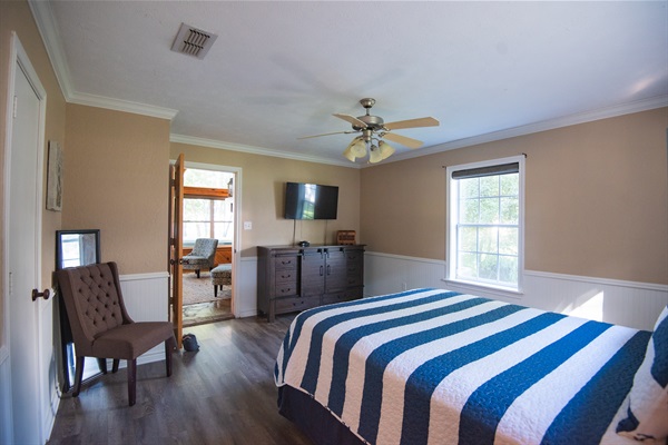 ALL linens professionally laundered after every guest