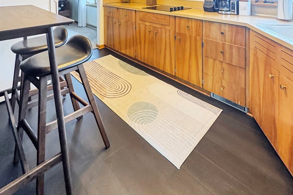 Cozy mid century kitchen complete, fully stocked.