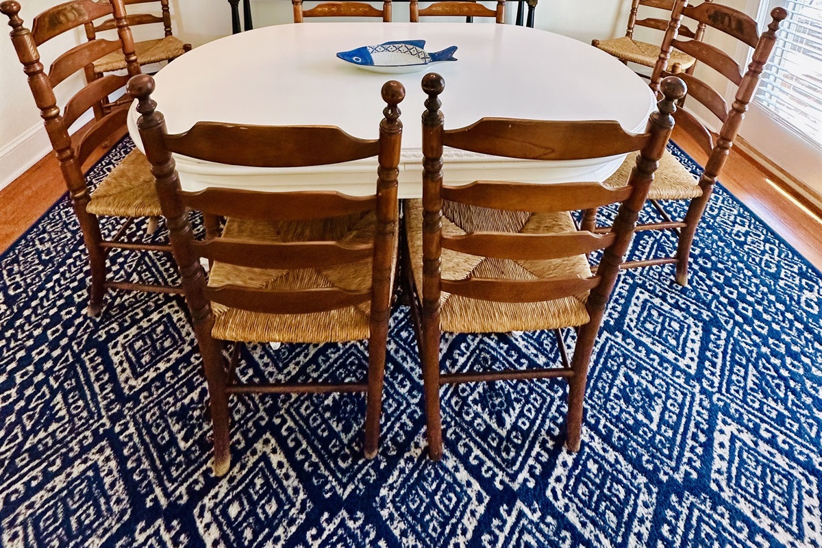 Dinning room seats 8 people 