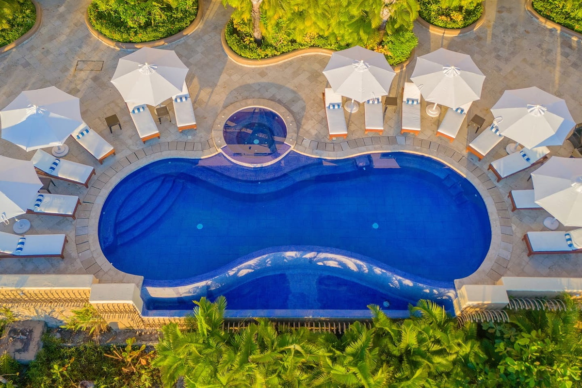Pool & Hot Tub
