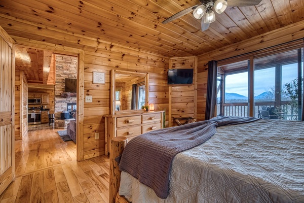 Main-level master bedroom includes a king bed, a private full bathroom, and mountain views! The screened-in patio is right off the master bedroom. 